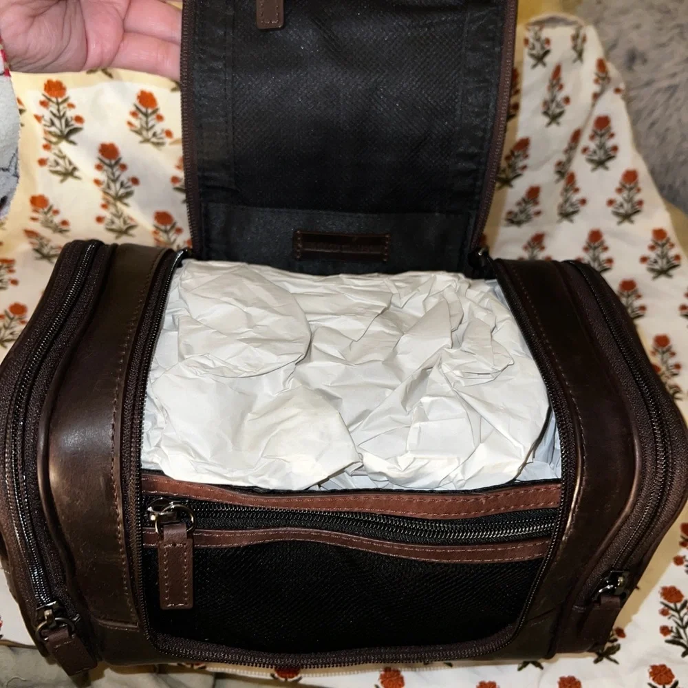 NO MONOGRAM! NWT Mark & Graham Hanging Toiletry Bag Dopp Kit - Graham in Rustic - Picture 6 of 9